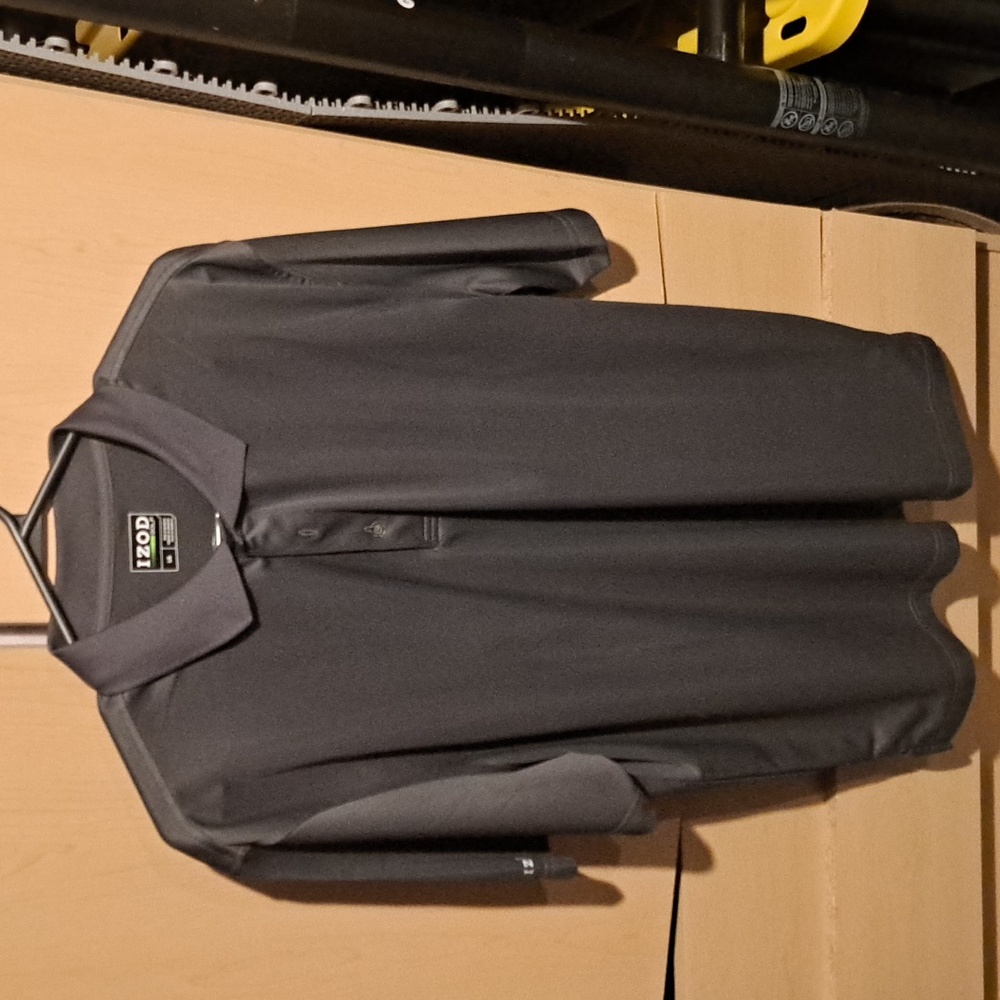 IZOD MEN'S GOLF SHIRT SIZE LARGE